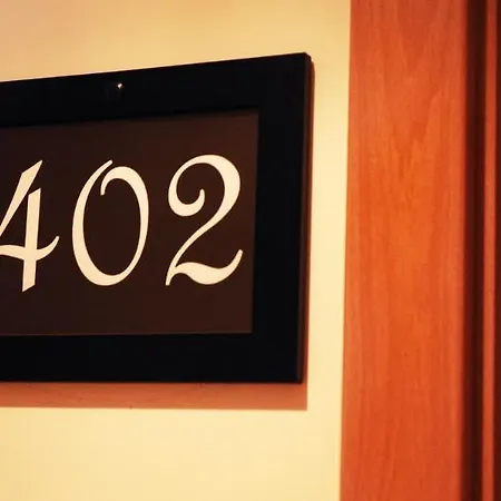 Canada Hotel 2*