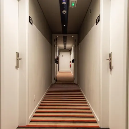 Hotel Canada 2*
